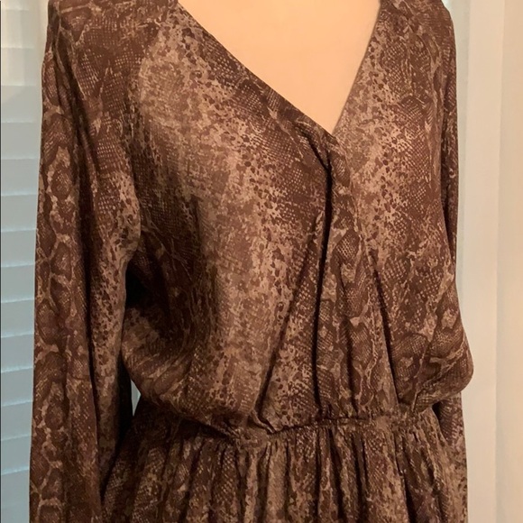 26. Skies are Blue Printed Blouse - Picture 2 of 3